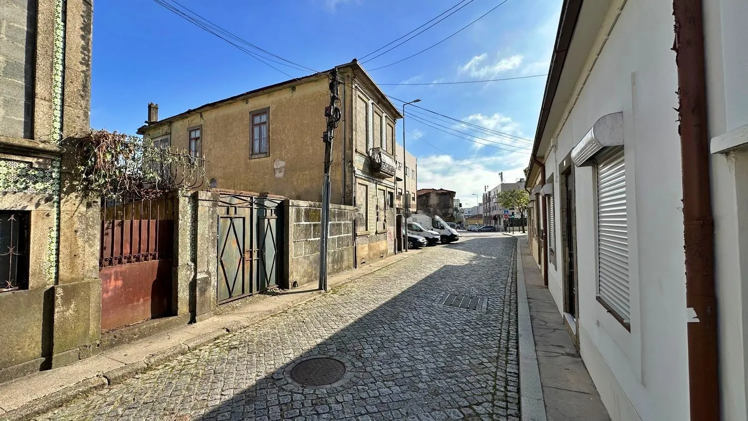 Moradia de 4 frentes para restaurar. Anterior a 1951 - S. Mamede Infesta - Matosinhos - 2