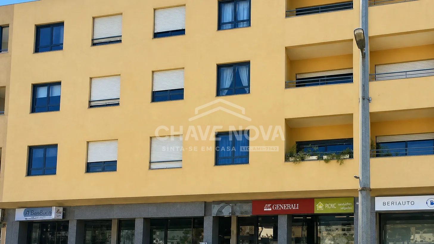 Lugar de garagem fechada com arrecadação - 2