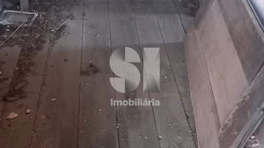 Moradia para Restaurar T2 - 3