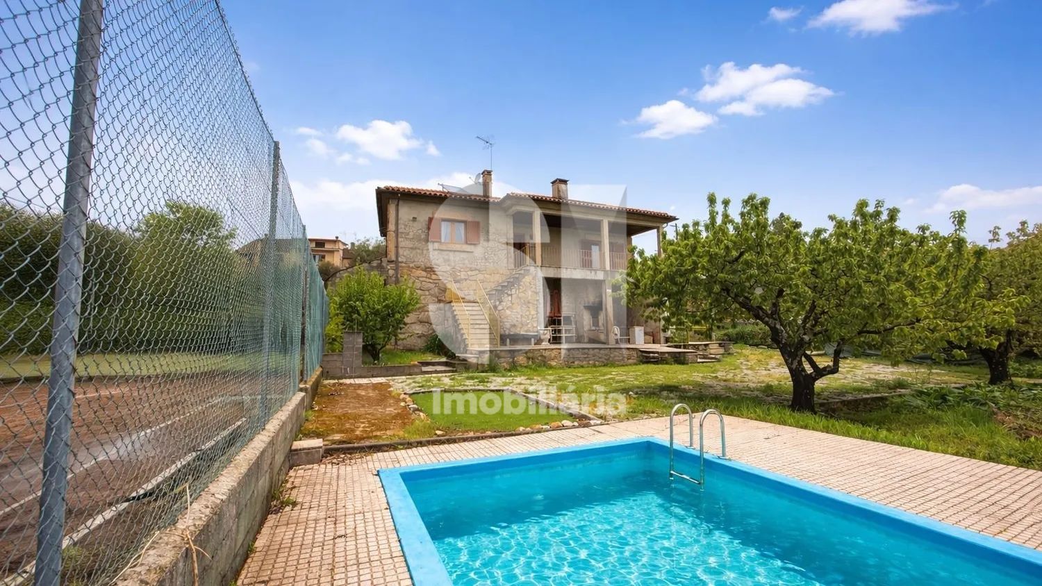 Maison de 2 chambres avec jardin