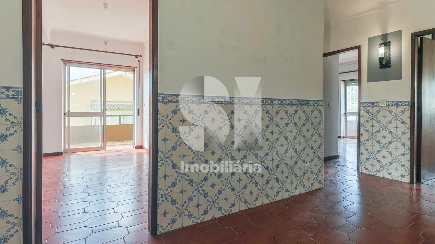 Apartamento T3 com sótão e garagem. - 2