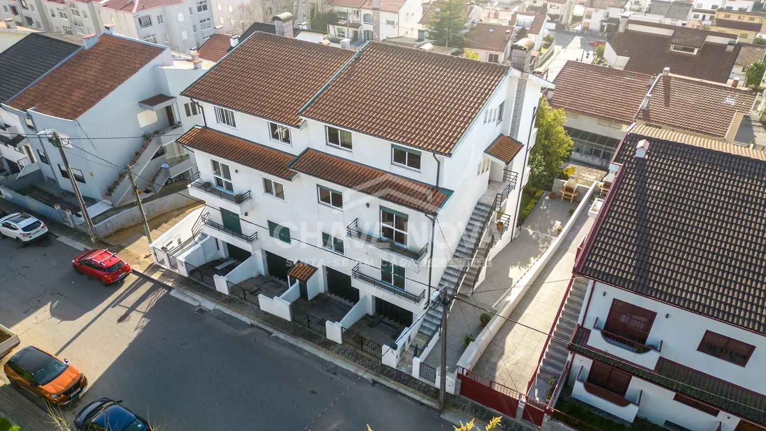 Espaço, Conforto e Privacidade num Imóvel Único com Sótão Transformado, Terraço Privativo e Box Fechada