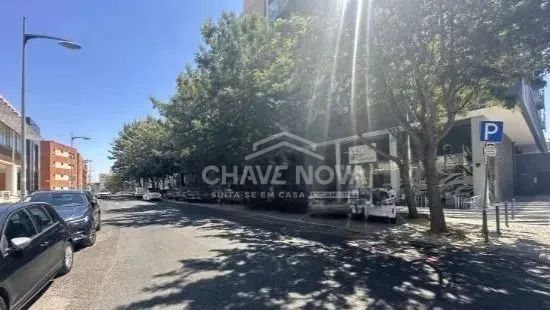 Lugar de estacionamento em condomínio privado com porteiro. - 3