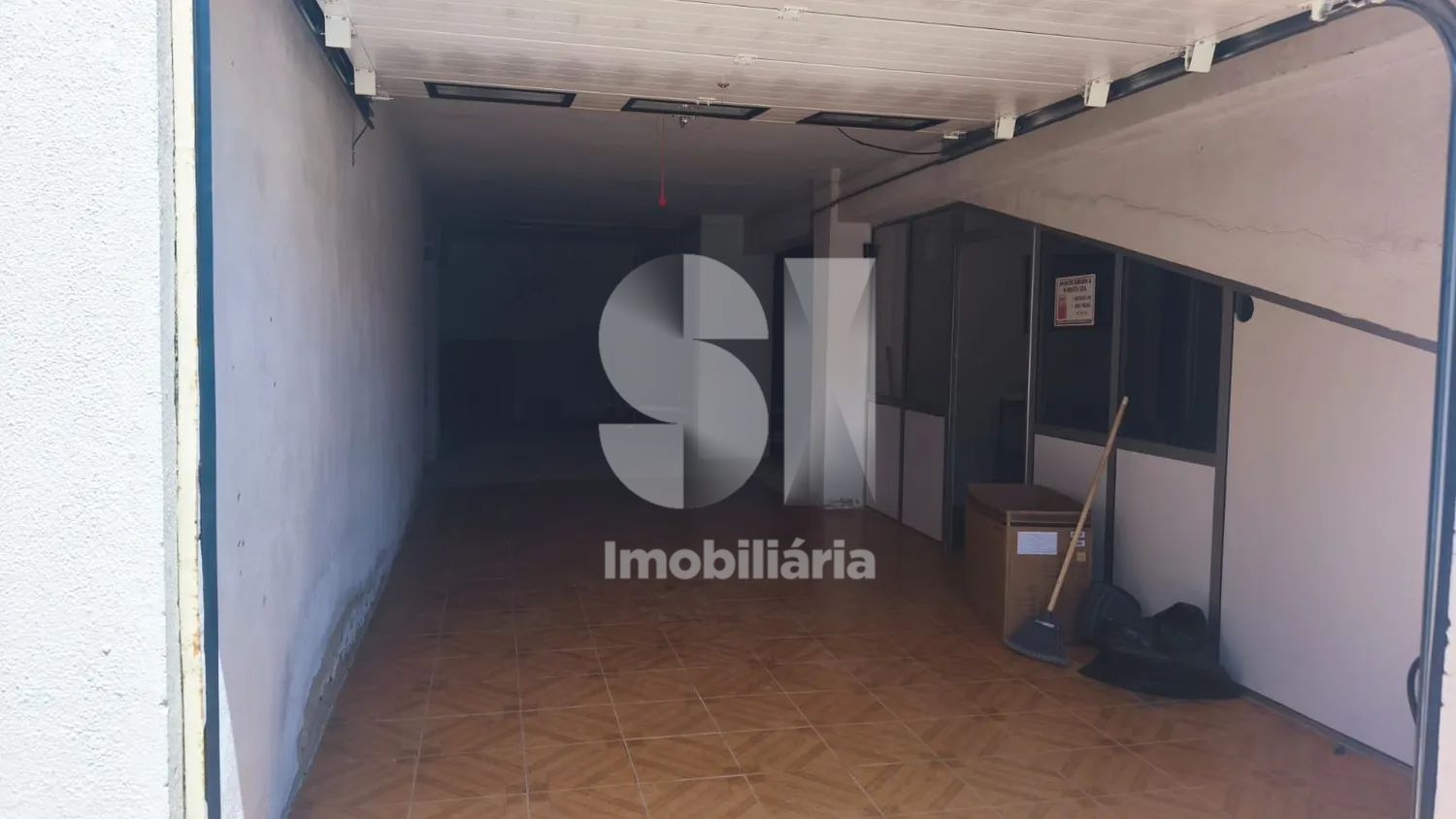 Garagem com Escritório 