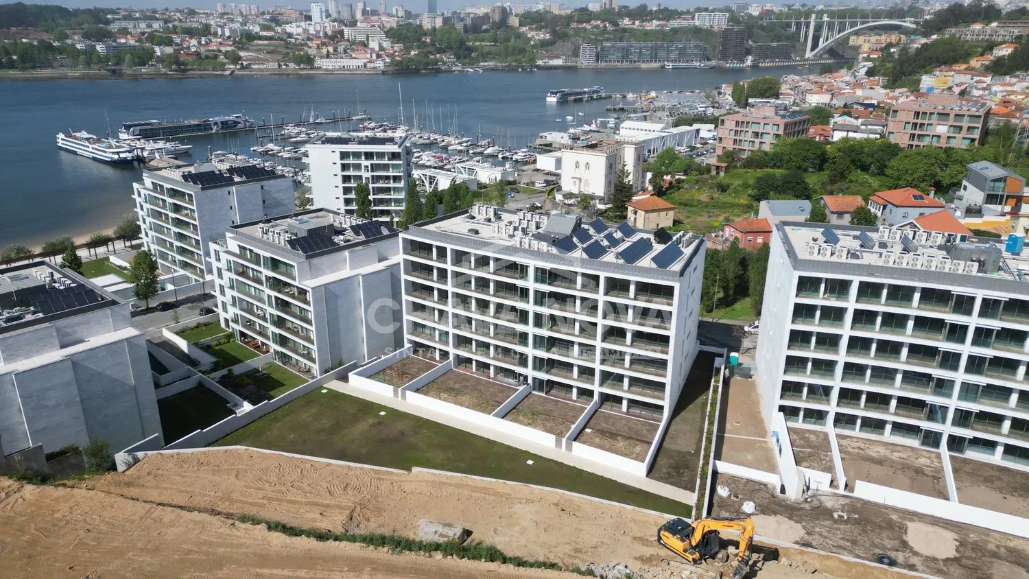 Apartamento T3 Novo c/ 2 Lugares de Garagem em Canidelo