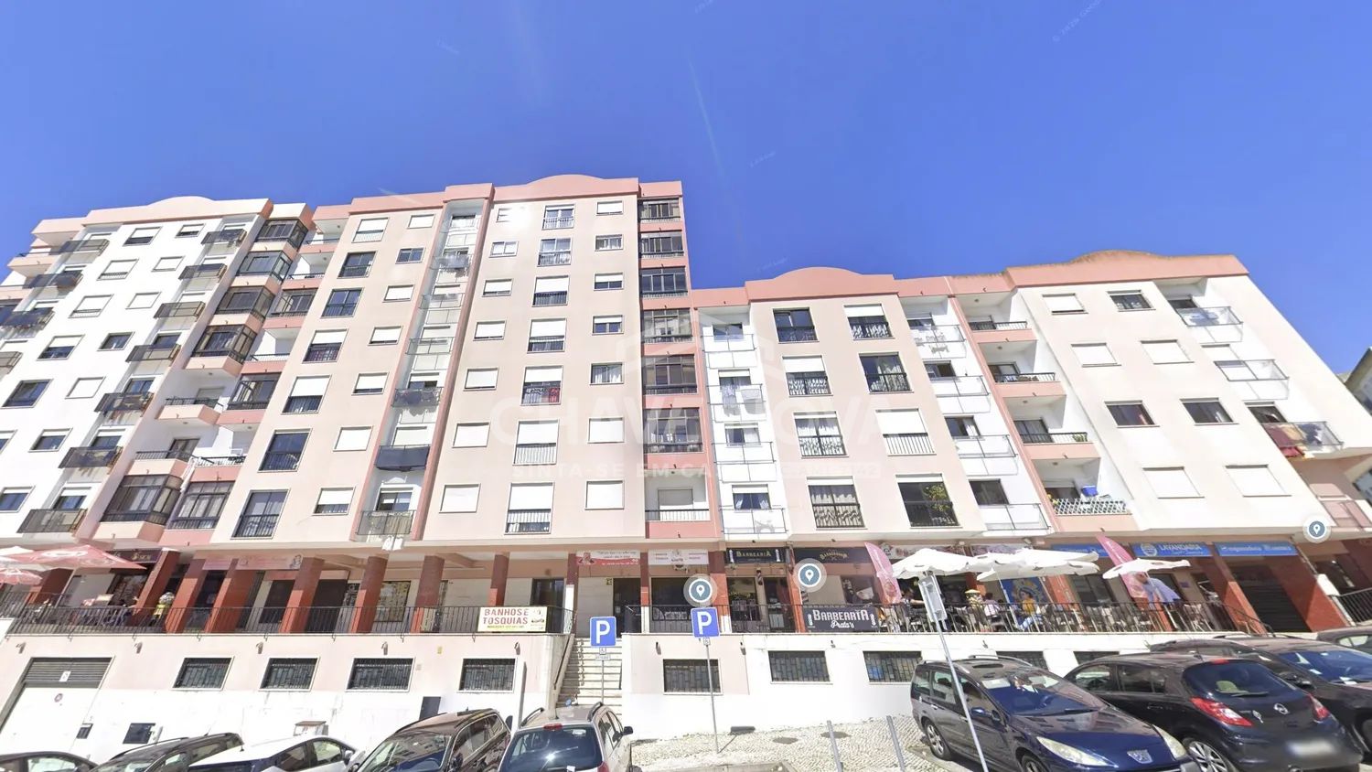 Apartamento T2 c/ Arrumo em Belas (A9/CREL)