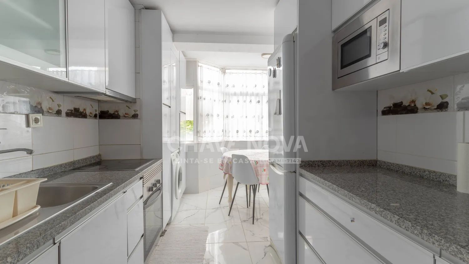 Apartamento T3 situado na zona de Coimbrões  - 3