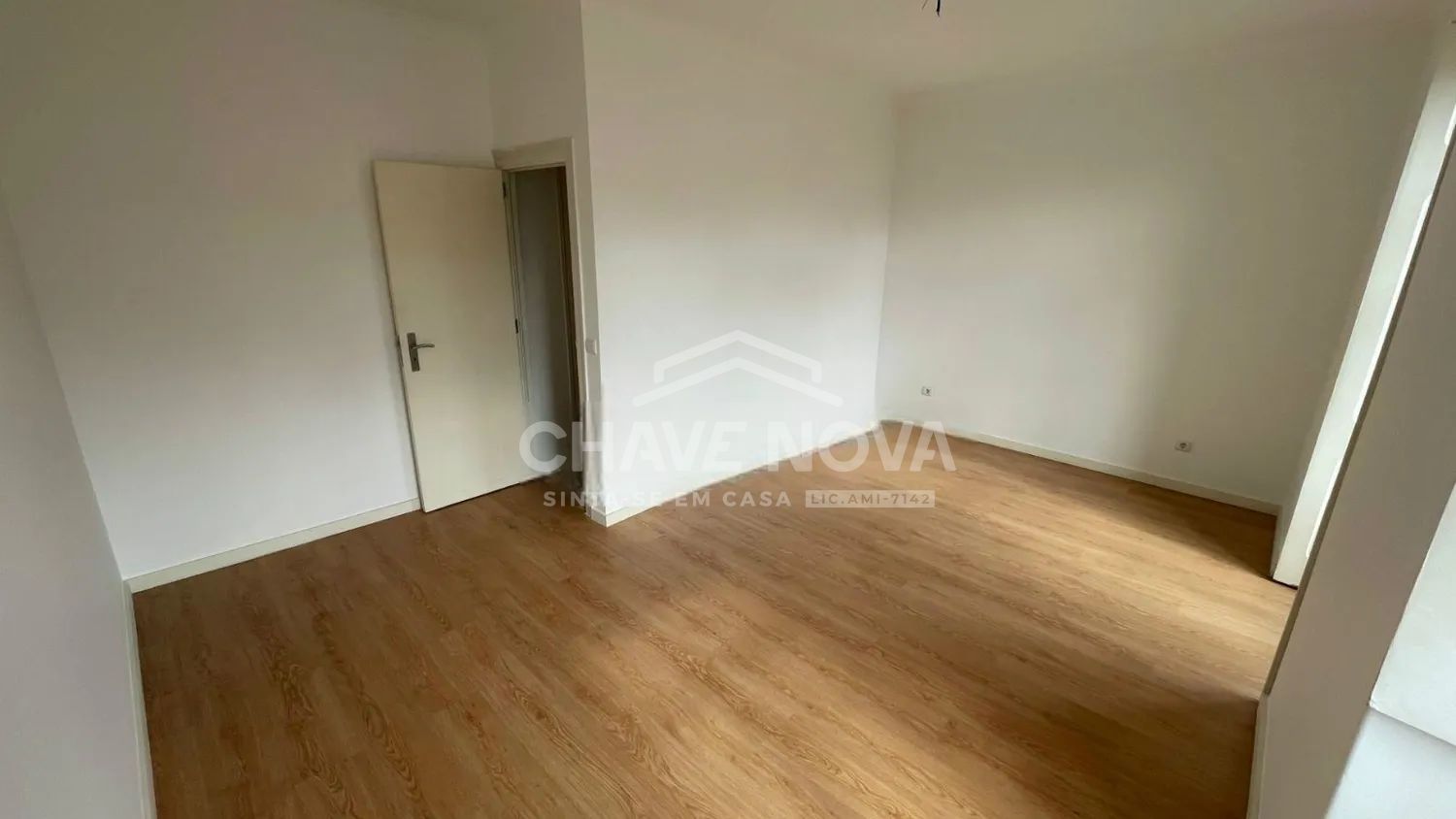 Apartamento T3 com Excelentes Áreas no Saldanha - 3