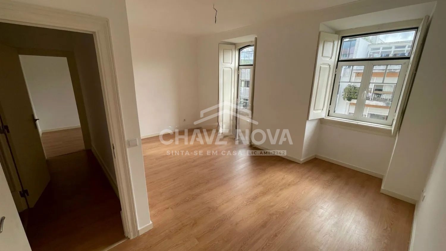 Apartamento T3 com Excelentes Áreas no Saldanha - 2