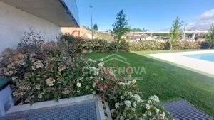 T1 em condomínio fechado com piscina junto á ponte do Infante - 2