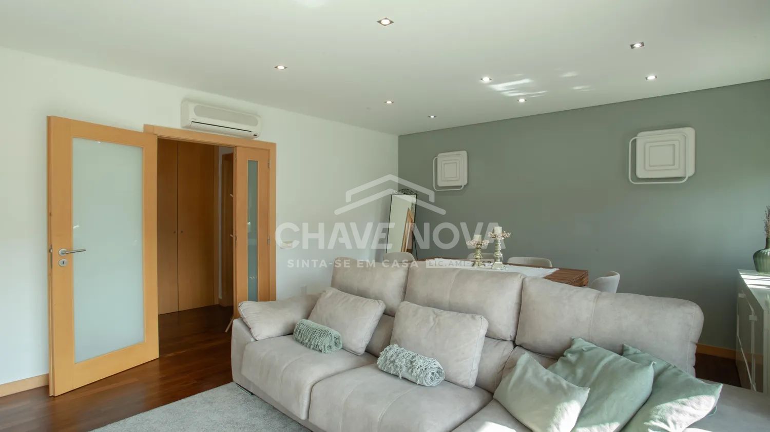 Apartamento T3 com 3 Frentes, Garagem e Arrumo - 3