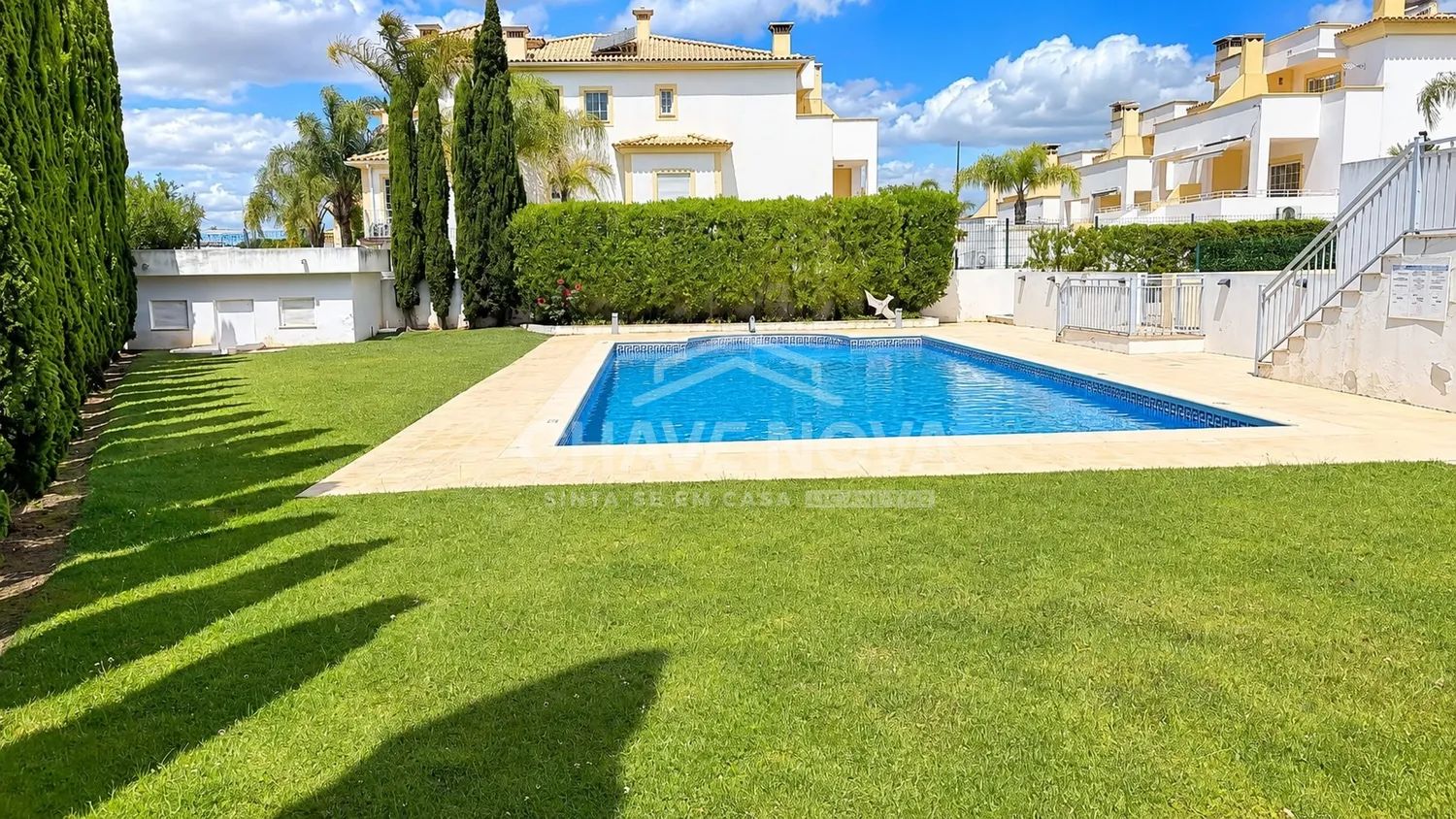 Moradia T2+1 com piscina em Condomínio Privado | Olhos de Água | Albufeira - 2