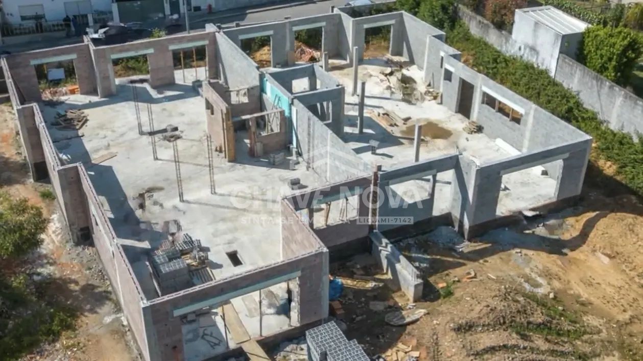 Moradia T4 com Piscina em Grijó – Espaço, Conforto e Privacidade