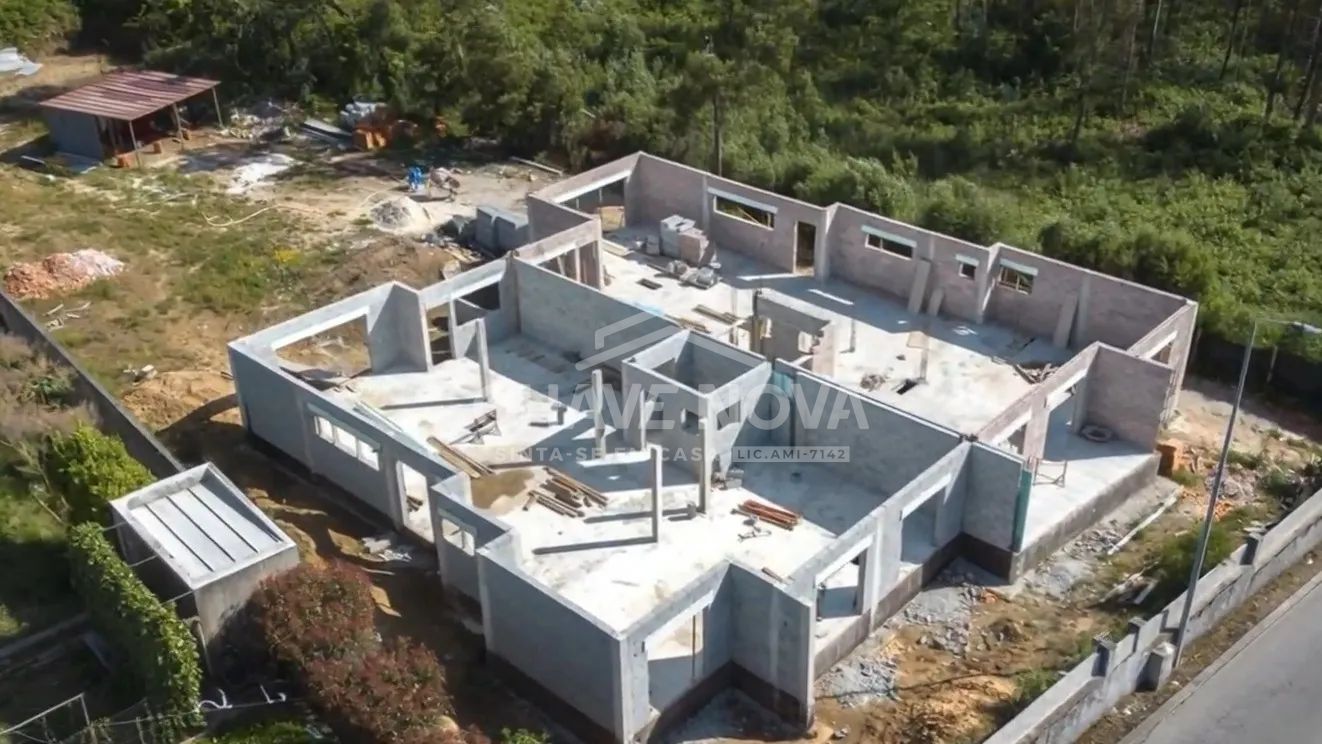 Moradia T4 com Piscina em Grijó – Espaço, Conforto e Privacidade - 2