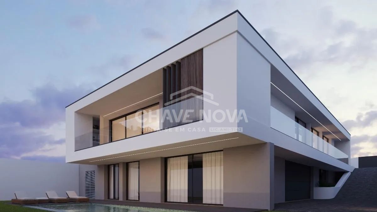 Terreno com 1.045m² e Estudo Prévio | Excelente Localização Próxima da EN1 e A1 - 2