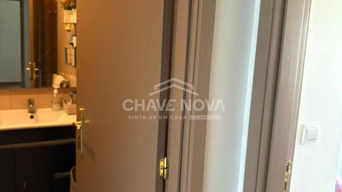 Quarto Mobilado no Coração do Porto: O Equilíbrio Perfeito entre Centralidade e Tranquilidade
