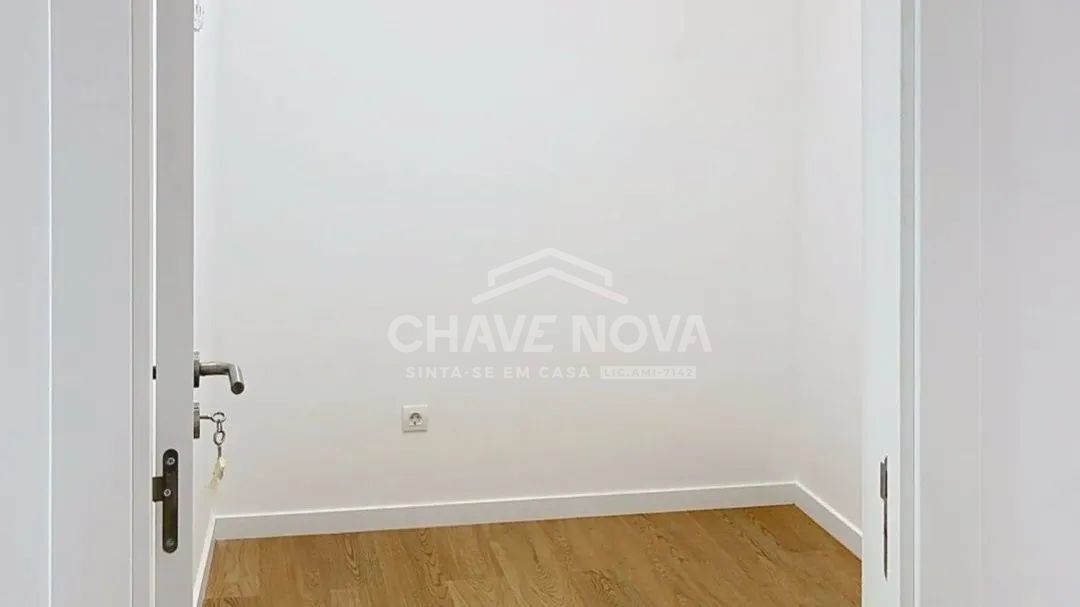 Encantadora Moradia T1+1 Renovada com Terraço no Coração de Mafamude - 2