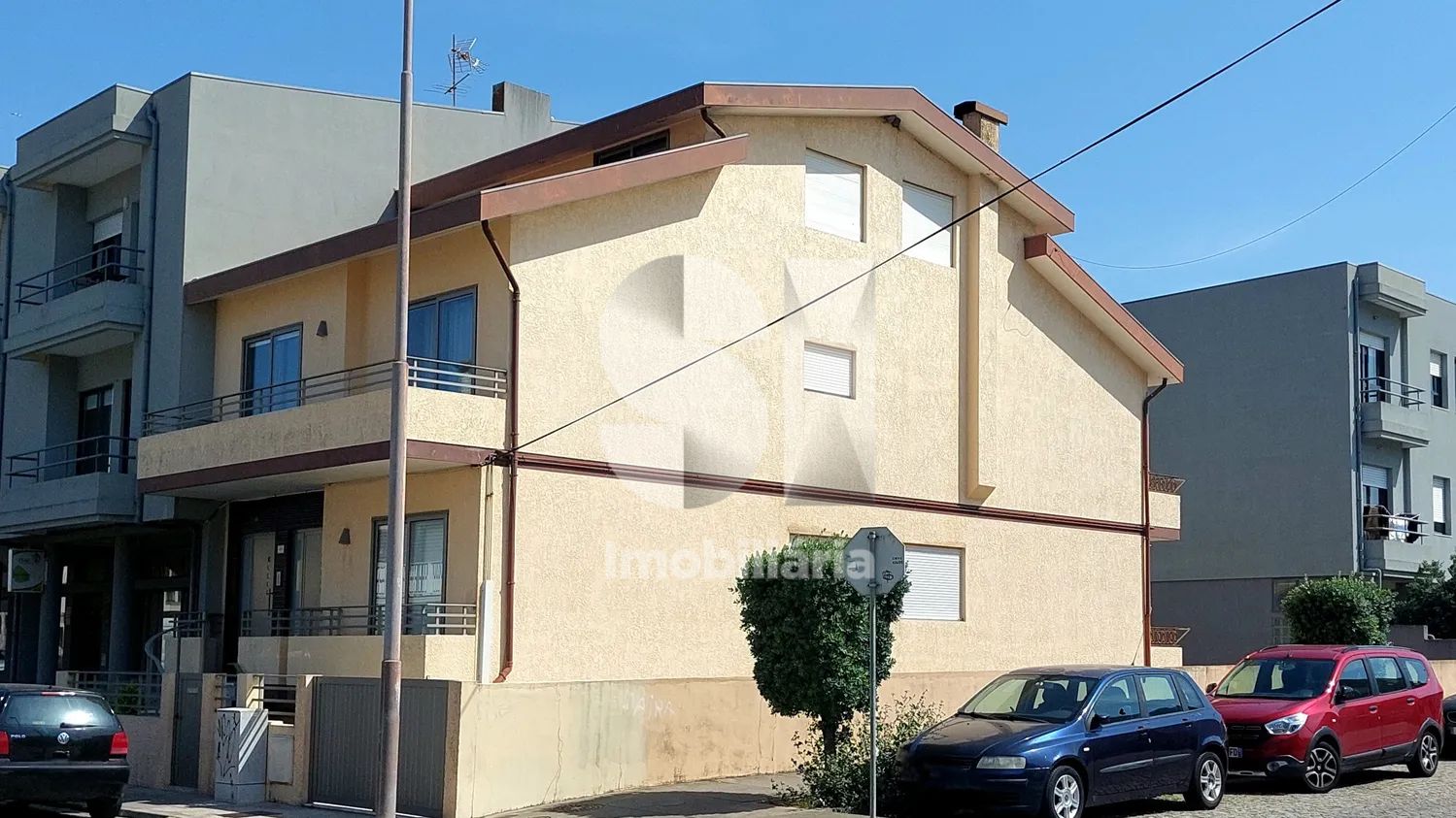 Prédio T6 nas Caxinas, Vila do Conde, a 250m da praia com garagens