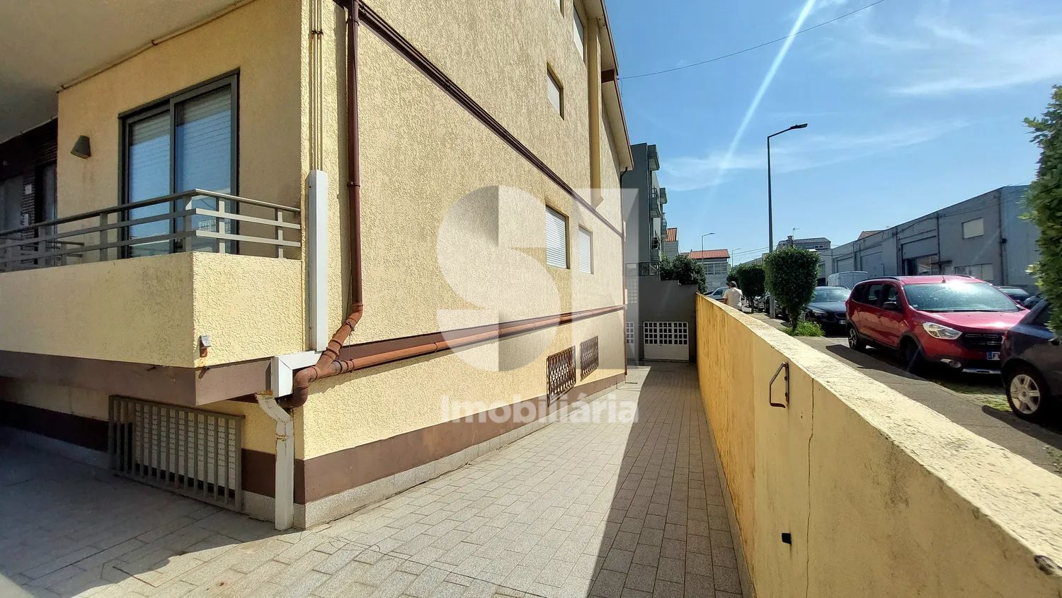 Moradia bifamiliar Mobilada com frações independentes nas Caxinas - 2