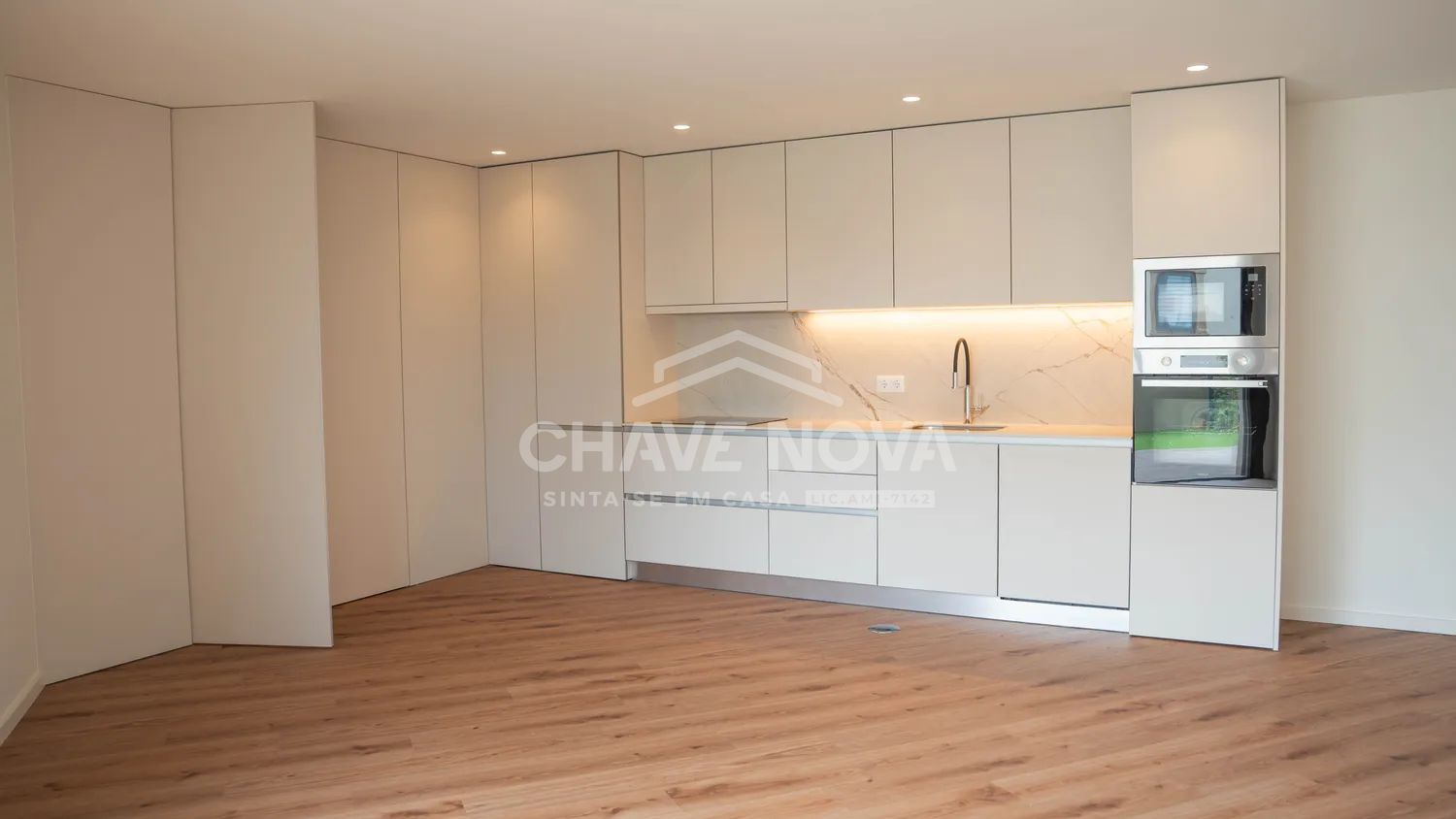 Apartamento T2 Novo c/ Varanda e Lugar de Garagem 2 Viaturas em Arcozelo (Praias) - 2