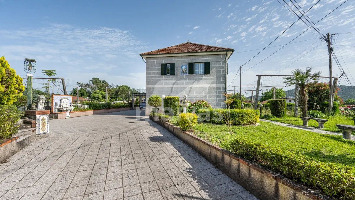 Moradia T4 com Terreno - Pico de Regalados