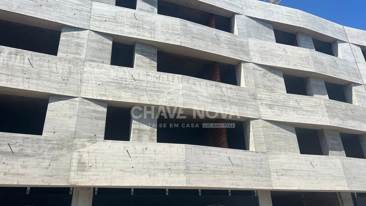 Apartamento T3 C/3 lugares de Garagem no Porto (Paranhos)