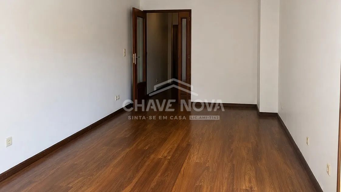 T2 com 3 varandas, garagem e vistas desafogadas em Oliveira do Douro - 3