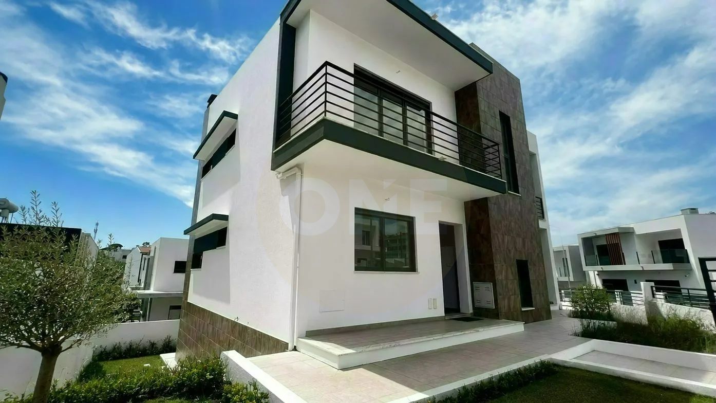 Venda de Moradia T5 renovada no Feijó, Almada