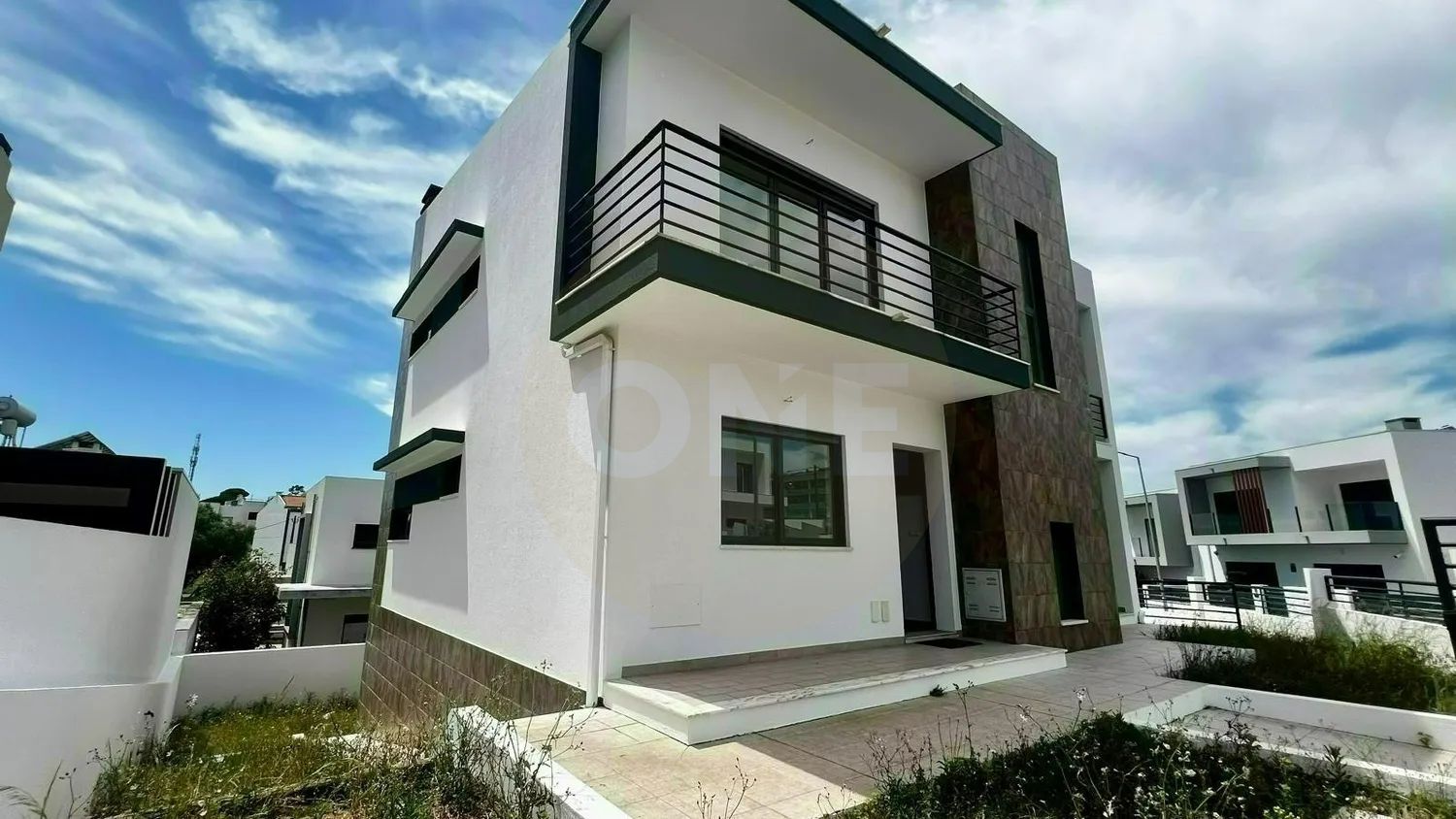 Venda de Moradia T5 renovada no Feijó, Almada - 2
