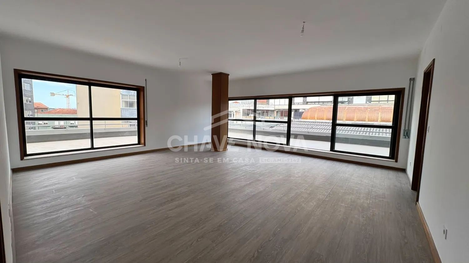 Apartamento T3 Renovado com 3 Frentes, Terraço e Garagem, junto à VL8 e futura Linha Rubi