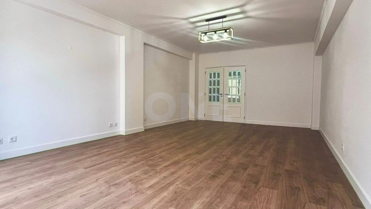 Renovated 3-bedroom apartment with garage and storage room in Lisbon. - 3