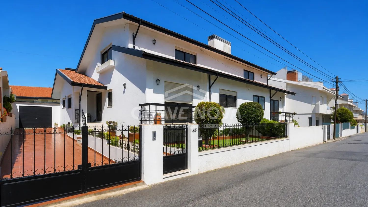 Moradia Geminada V3 c/ Garagem Box a 3000m das Praias (Aguda)