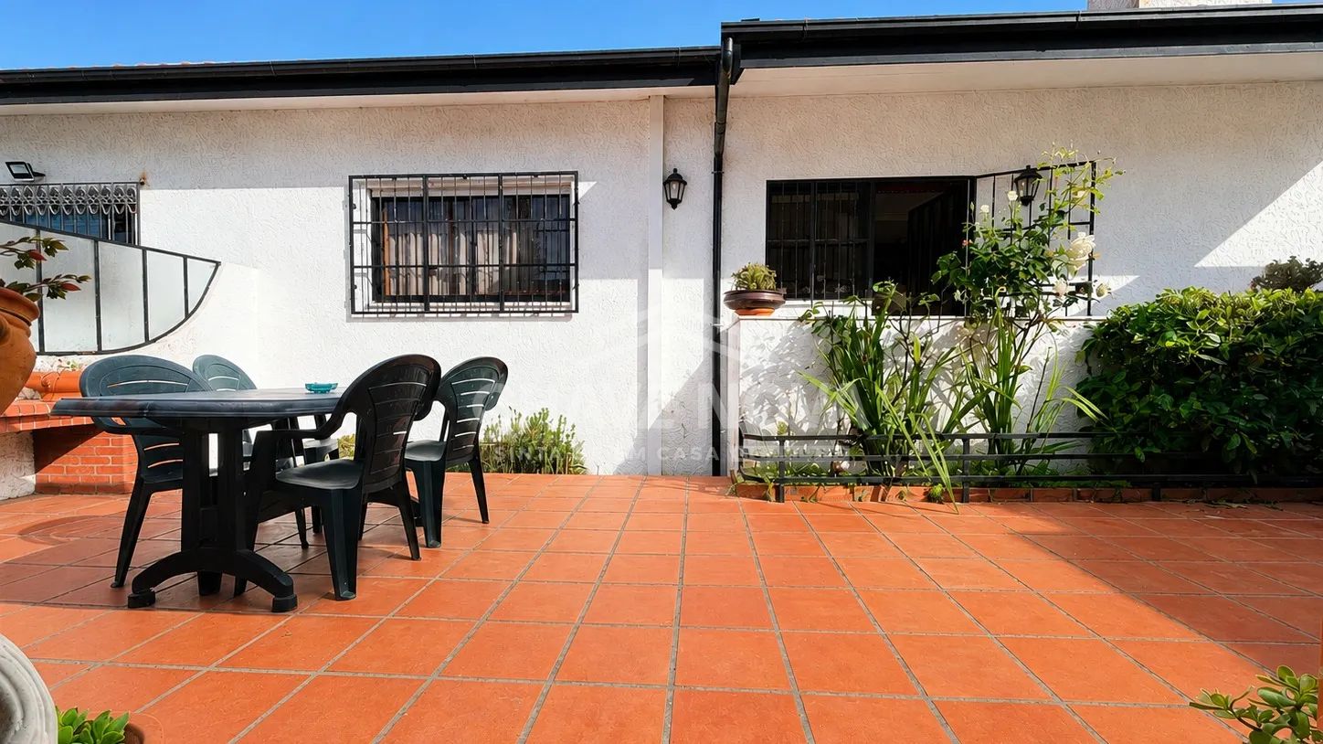 Moradia Geminada V3 c/ Garagem Box a 3000m das Praias (Aguda) - 3