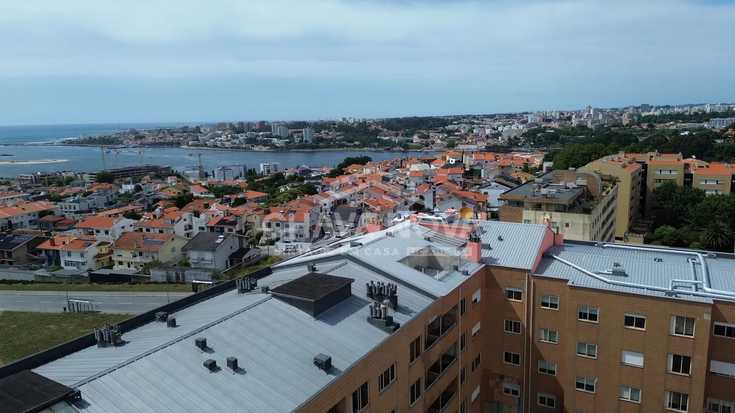 Apartamento T1+1 Condomínio Reservado c/ Lugar de Garagem em Canidelo