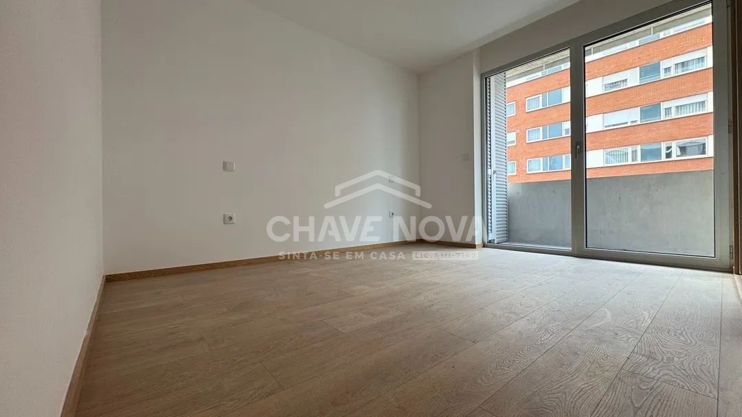 Arrendamento T1 c/lugar de garagem no Porto - 2