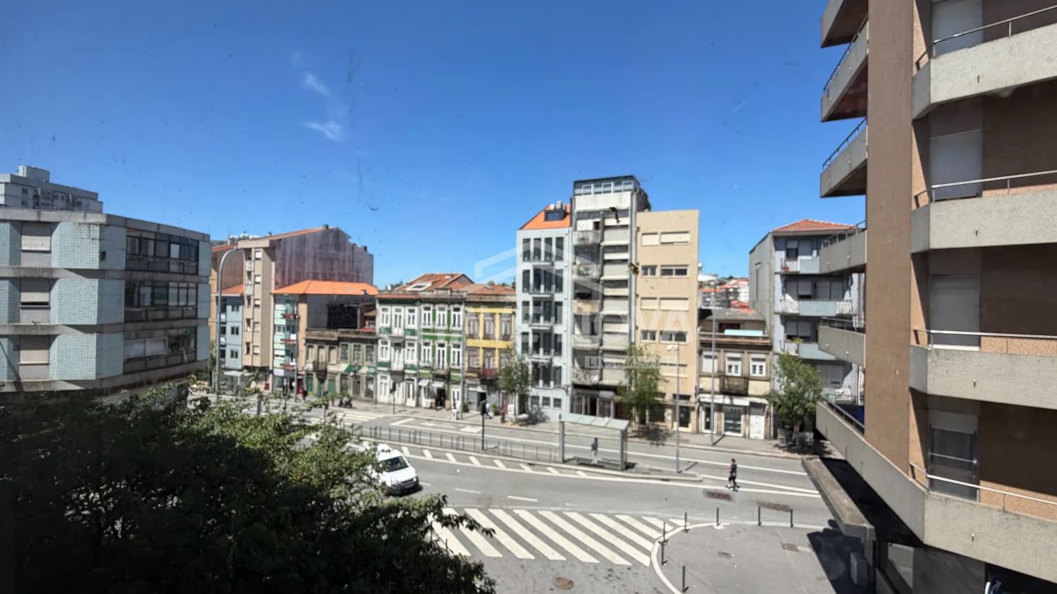 Arrendamento T3 c/varanda no Porto (centro)