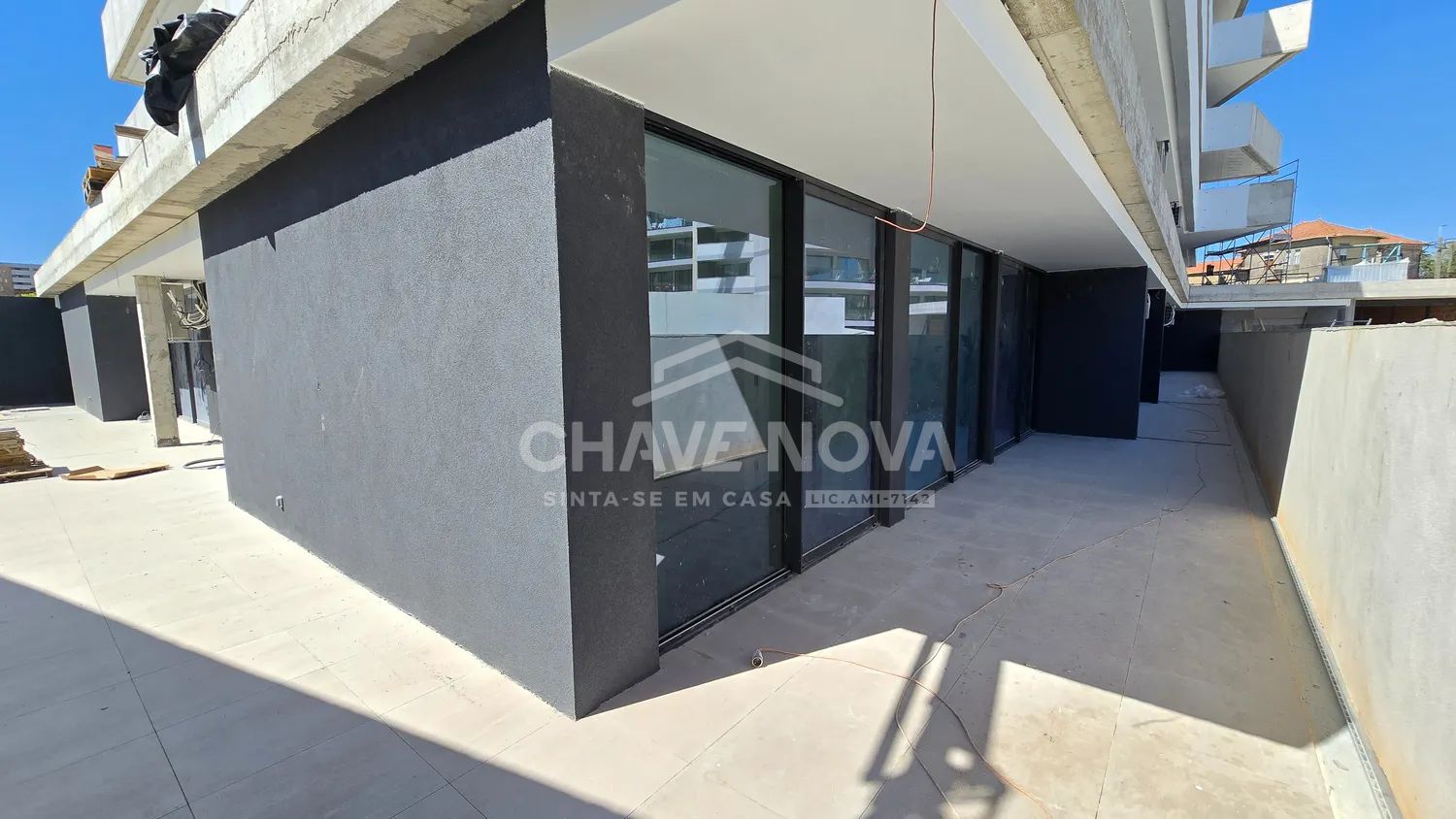 Apartamento T2 com terraço e jardim, situado em Vila Nova de Gaia
