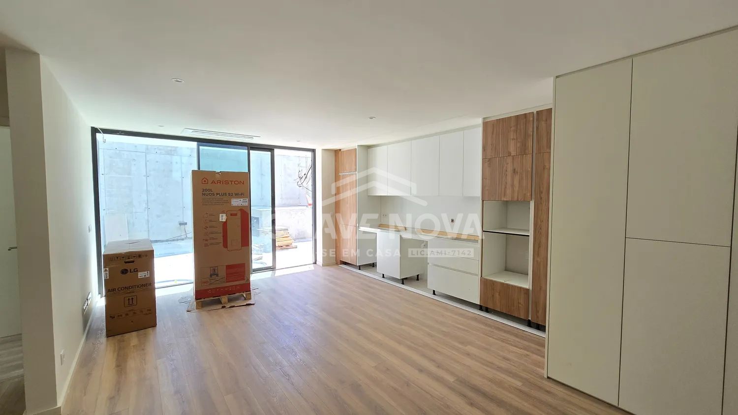 Apartamento T2 com terraço e jardim, situado em Vila Nova de Gaia - 2