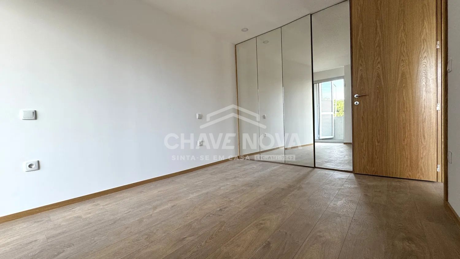 Arrendamento T1 c/lugar de garagem no Porto - 3