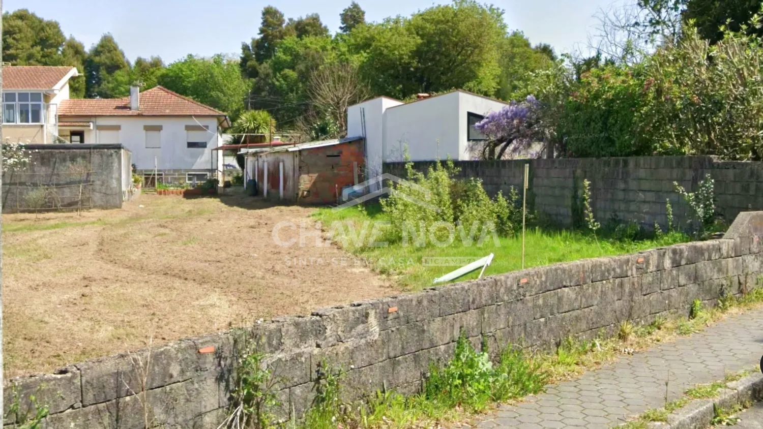 Terreno para Moradia de 3 Frentes - 2