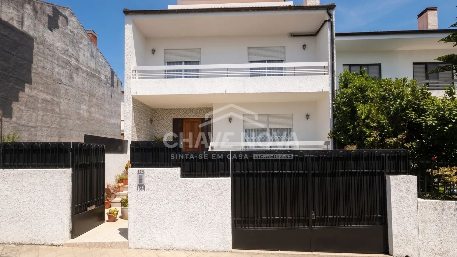 Moradia em Banda V5 c/ Garagem e Jardim em Mafamude (Laborim)