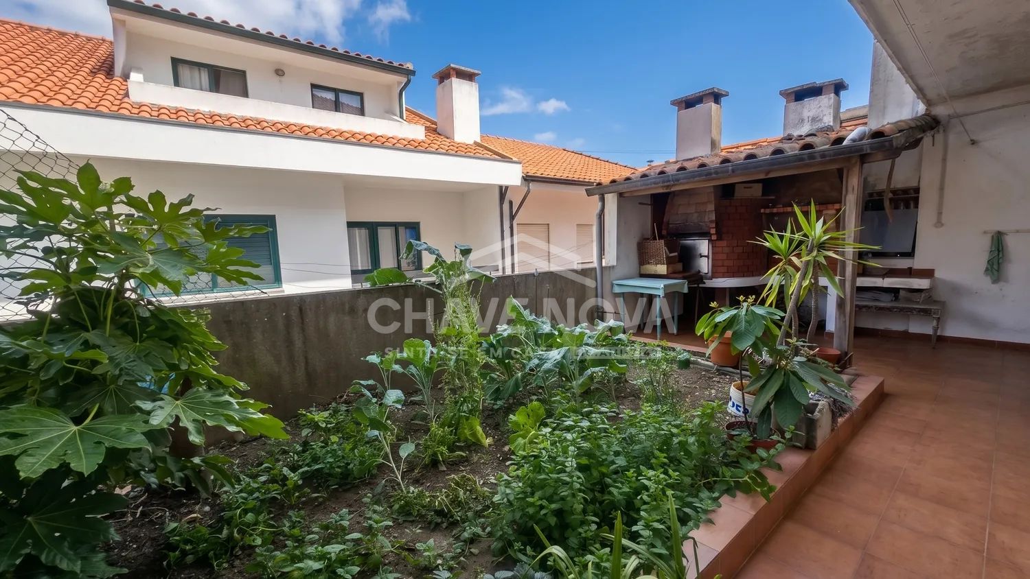 Moradia em Banda V5 c/ Garagem e Jardim em Mafamude (Laborim) - 2