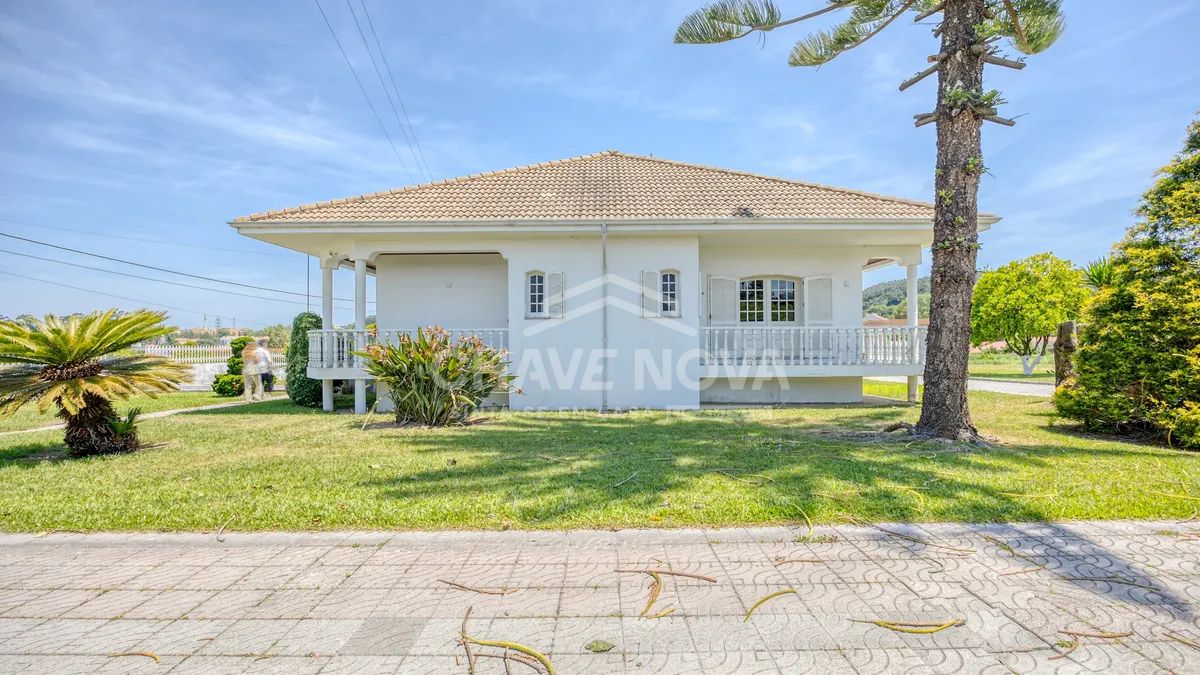 Moradia Isolada V5 c/ Jardim e Garagem em Canelas - 3
