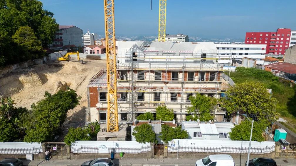 Apartamento T1 Novo c/ Terraço e Lugar de Garagem em Mafamude (Soares dos Reis)