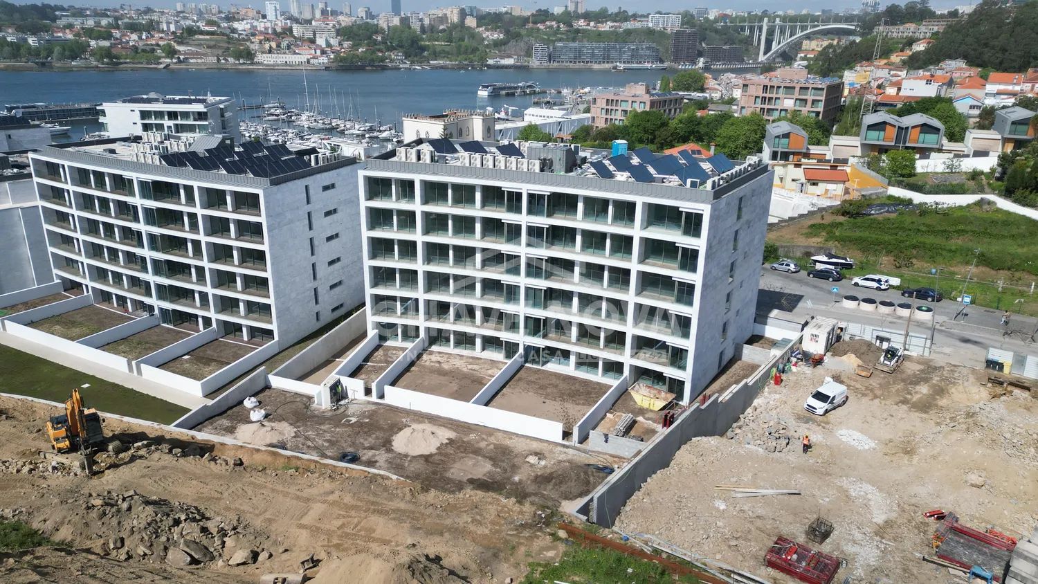 Apartamento T3 Novo c/ Terraço e 2 Lugares de Garagem em Canidelo (Marina Afurada) - 2