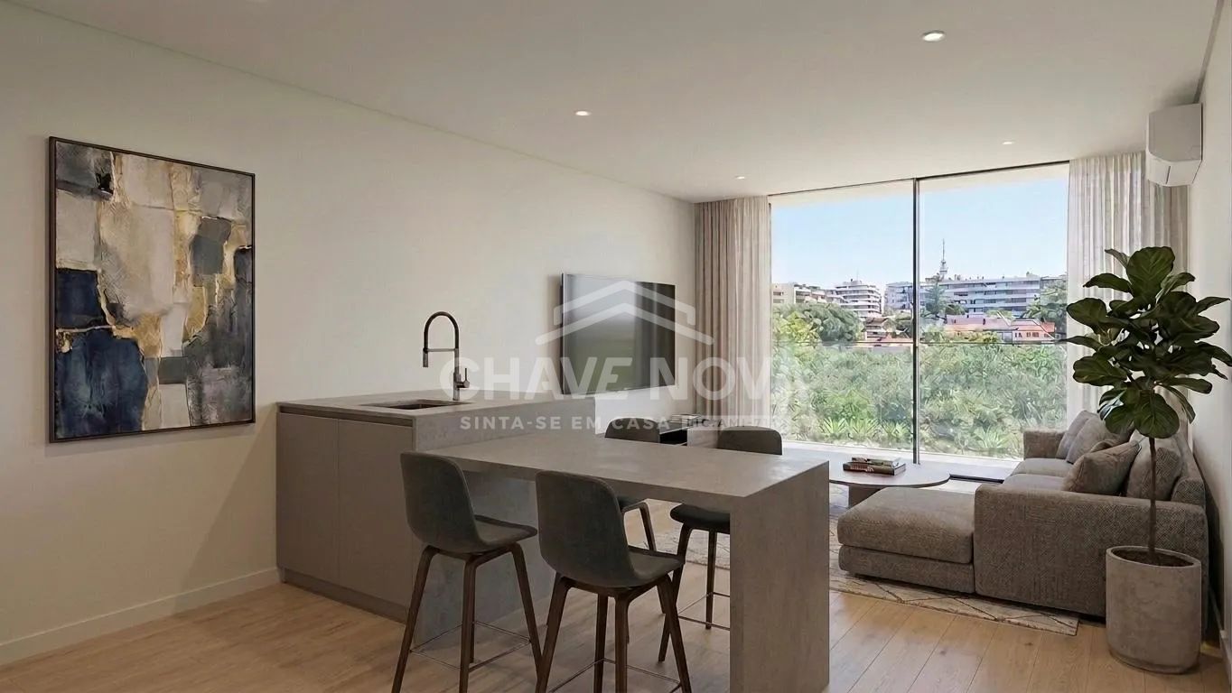 Apartamento T1 com Varanda e Lugar de garagem junto à próxima Estação de Metro de Soares dos Reis em Vila Nova de Gaia.