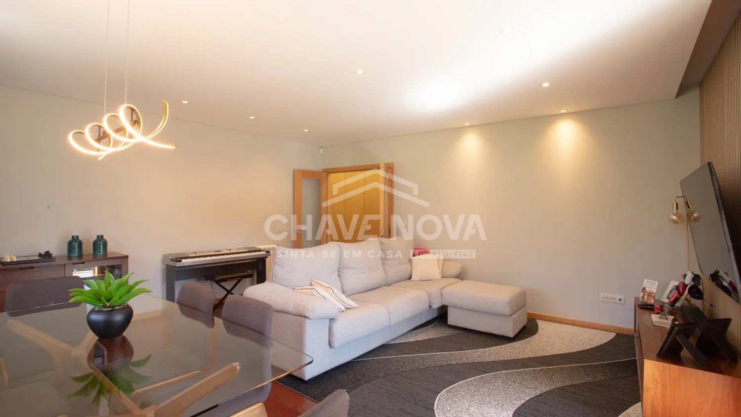 Fantástico T3 Com Terraço e Varanda completamente Mobilado em Oliveira do Douro