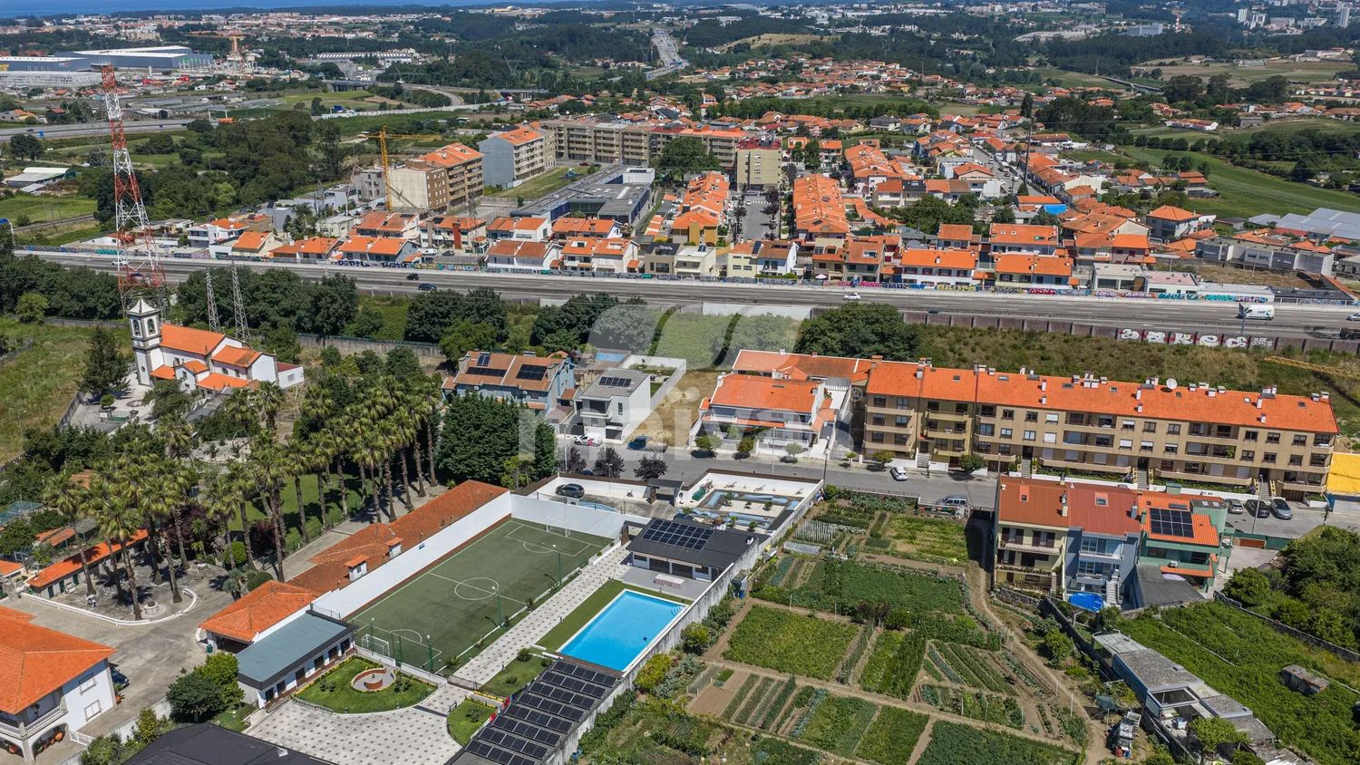 Terreno - Construção de Moradia Geminada em Custóias