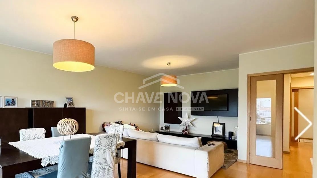 T3 em Matosinhos | Áreas Generosas, Garagem Box e Varanda Vista Mar