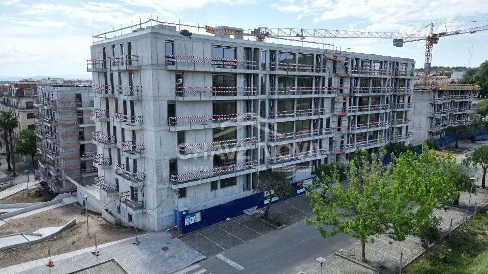 Apartamento T3 Novo c/ 2 Lugares de Garagem, 2 Varandas e Arrumo em Oliveira do Douro